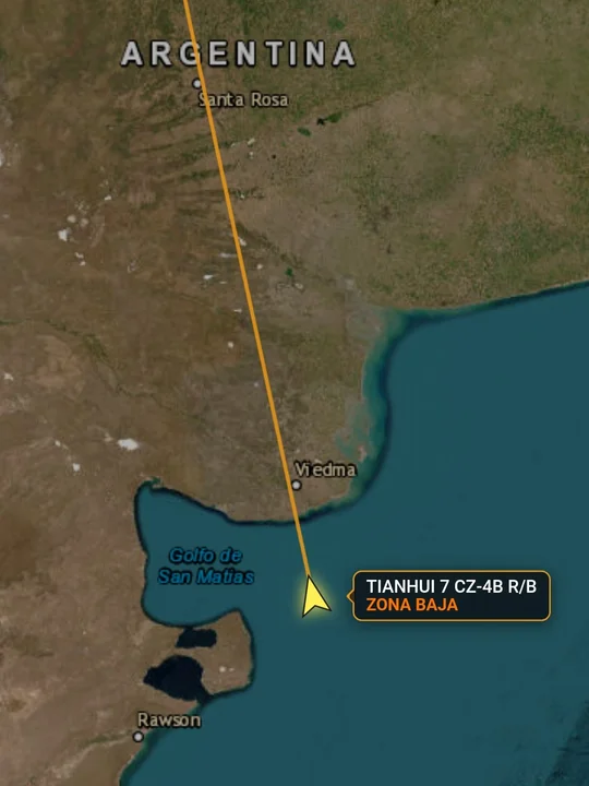Lluvia de fuego en Río Negro: restos de un cohete chino cruzaron el cielo patagónico Interés General