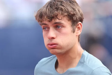 Cobolli dio la sorpresa y eliminó al local Zverev para avanzar a la final en el ATP 500 de Múnich