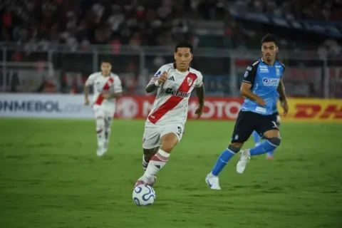 Con un hombre menos desde el arranque, River empató con Blooming en Bolivia