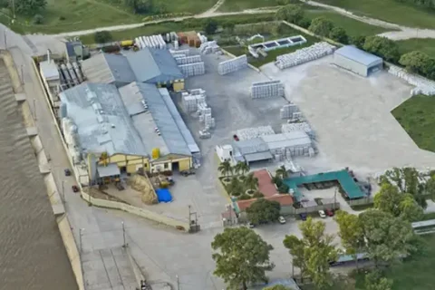 Así fue el accidente laboral en una fábrica de Victoria, que dejó un operario gravemente herido