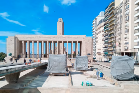 Cómo es la tecnología usada en Notre Dame y el Coliseo con la que restauran el Monumento a la Bandera
