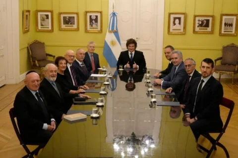 Con Adorni a su lado, Milei recibió presidente de la organización judía B’nai B’rith Internacional