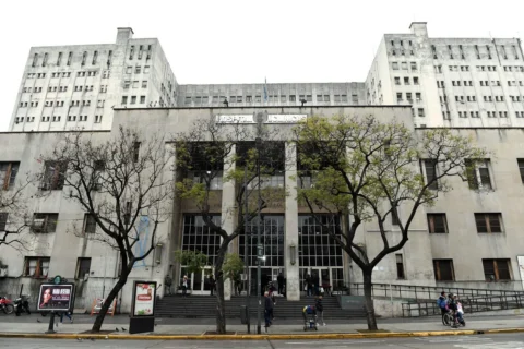 Directores médicos de hospitales de la UBA advierten que sin fondos no podrán garantizar la continuidad de la atención
