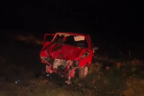 Dos vehículos chocaron de frente en la Ruta 18 y un hombre debió ser hospitalizado