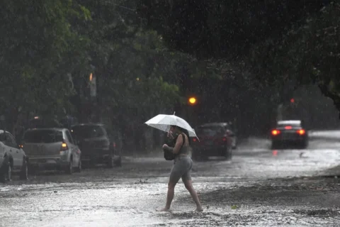 Renovaron el alerta por tormentas para este viernes en 10 departamentos de Entre Ríos