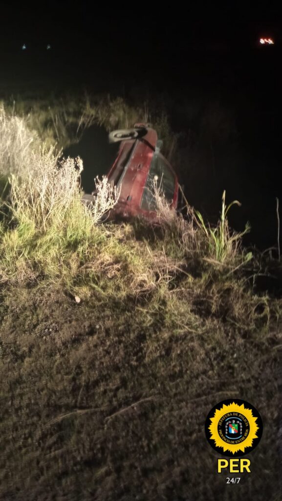 Un hombre sufrió lesiones leves tras un despiste y vuelco en San Salvador Policiales