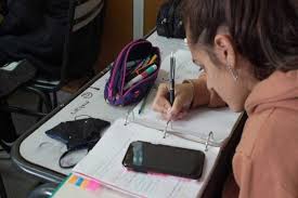 El gobierno lanza una campaña para abordar problemáticas que afectan a estudiantes Interés General