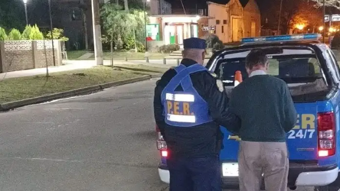 Intentó matar con su camioneta a su ex: la atropelló y aplastó contra el portón Deportes