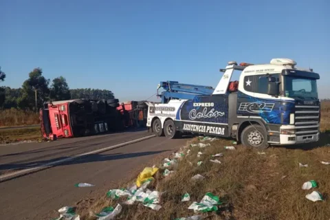 Volcó un camión y hay demoras en la Autovía 14 en Entre Ríos