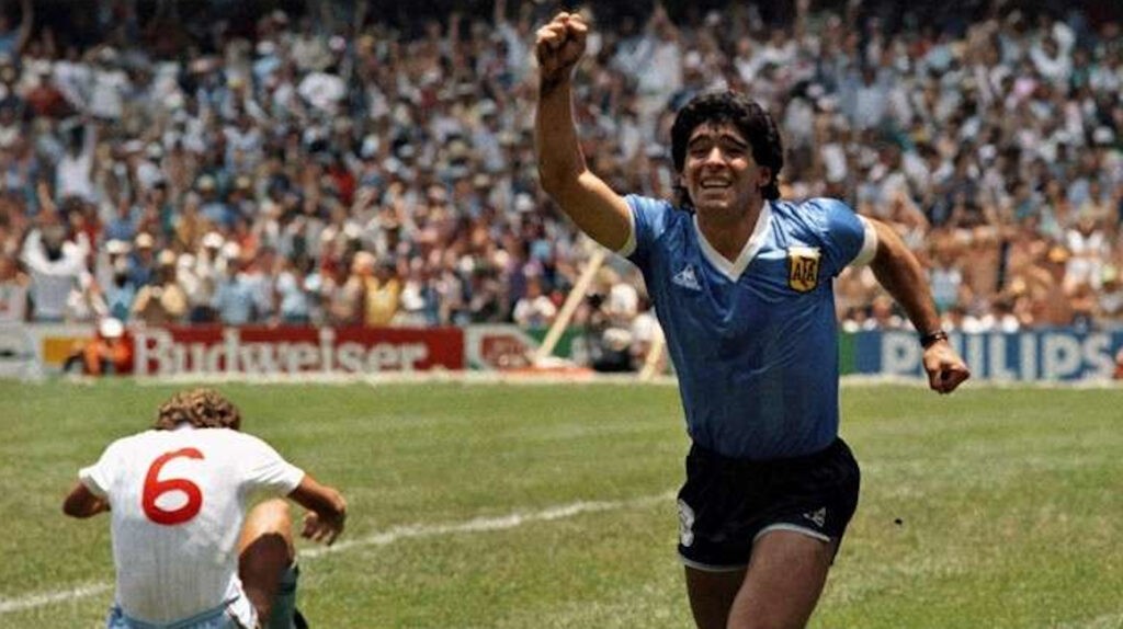 A 40 años de la obra máxima de Maradona ante Inglaterra: la tarde en la que Diego tocó el cielo con las manos Deportes