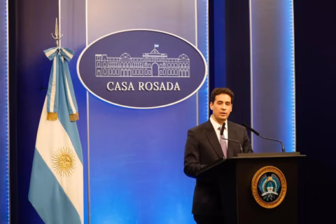 El Gobierno confirmó que Adorni mantiene la custodia por “cuestiones de seguridad”