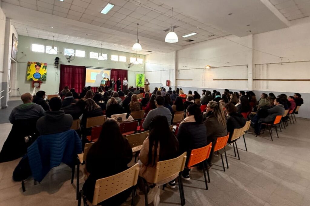 Más de 240 docentes participaron de las capacitaciones del programa Red de Escuelas que Transforman Interés General