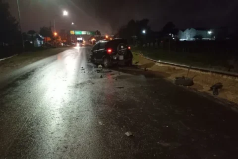 Chocaron un auto y una camioneta en la entrada a un barrio de Concordia
