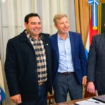 Laguna del Pescado firmó un convenio para fortalecer el mantenimiento de caminos provinciales