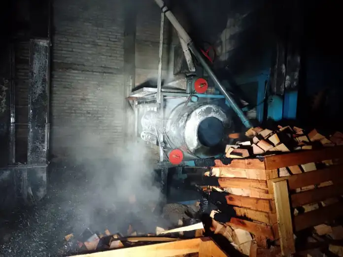 Incendio en una fábrica de pallets: investigan una falla eléctrica Policiales