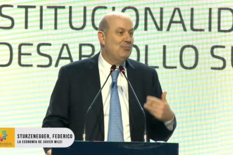 Sturzenegger defendió en Paraná la transformación del Estado y anunció nuevas medidas para profundizar la desregulación económica