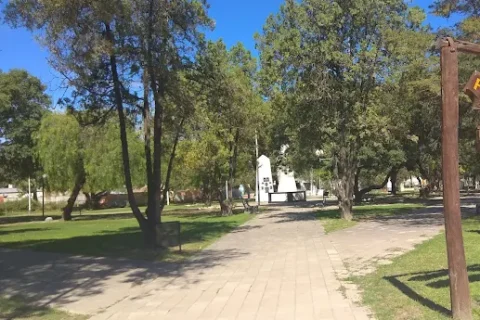 La charla-taller de jardinería reunió a vecinos en Plaza 20 de Septiembre