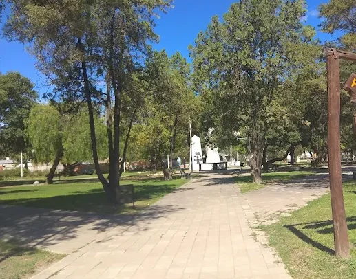 La charla-taller de jardinería reunió a vecinos en Plaza 20 de Septiembre Ciudad