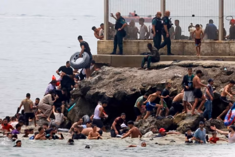Ceuta: muerte, incidentes y grieta geopolítica, entre las consecuencias de un fenómeno recurrente