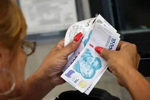 Consumo: persiste la fragilidad en el gasto familiar con mayor peso del pago de impuestos y servicios