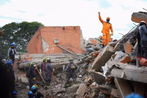 Asciende a 265 la cifra de muertos por el terremoto en Colombia