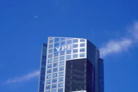 “Argentina LNG”: YPF confirmó el RIGI más grande por más de US$50.000 millones destinado a la producción de GNL