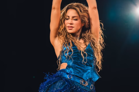 Shakira celebra los 25 años de “Whenever, Wherever”