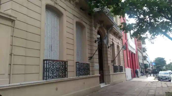 Allanan 11 geriátricos entrerrianos y denuncian “orgía de sobreprecios” Policiales