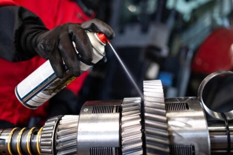Lubricantes industriales: claves para optimizar maquinaria