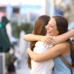 Un abrazo puede hacer más de lo que imaginas: qué dice la ciencia