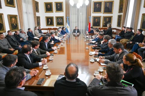 Frigerio reunió a intendentes y funcionarios para coordinar acciones ante el fenómeno de El Niño