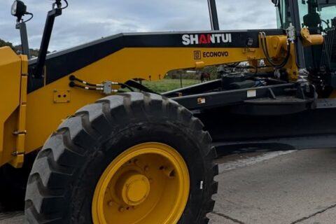 Victoria incorporó una nueva motoniveladora a su parque automotor