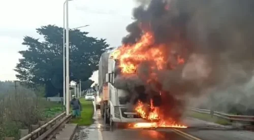Gualeguay: se liberó la ruta 12 tras el incendio de un camión Policiales