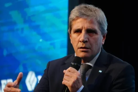 El ministro Luis Caputo anunciará medidas económicas en conferencia de prensa